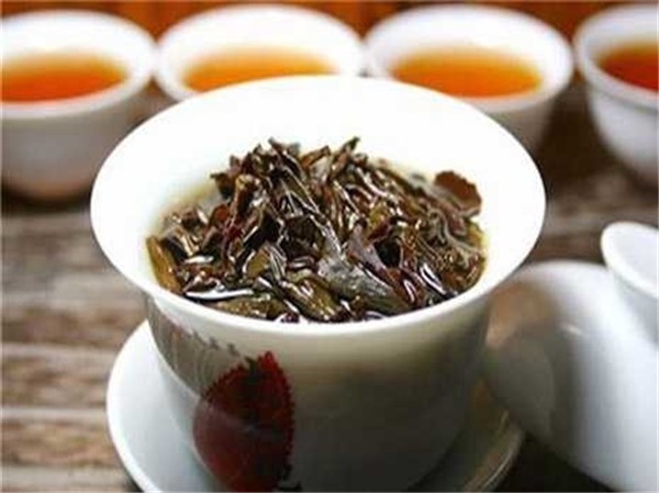 隔夜茶美容护肤的秘密,擦拭睫毛有增长的功效 隔夜茶 美容 第1张 隔夜茶美容护肤的秘密,擦拭睫毛有增长的功效 隔夜茶 美容 第1张