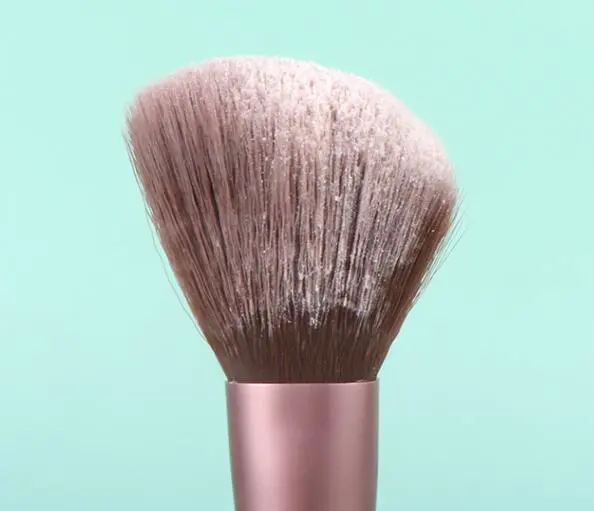 散粉哪个牌子好，贵的散粉一定比便宜的好吗 散粉 散粉哪个牌子好 散粉贵的和便宜的区别 美妆 第2张