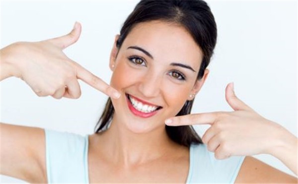 刚带牙套后疼痛到底是怎么回事呢,牙齿带牙套痛怎么办 牙套 疼痛 第1张 刚带牙套后疼痛到底是怎么回事呢,牙齿带牙套痛怎么办 牙套 疼痛 第1张