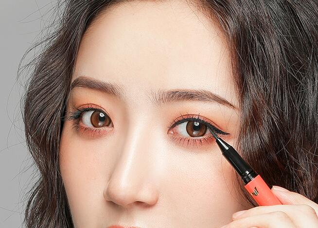 眼线液什么牌子好用，大眼睛就是看你的眼线怎么画 眼线液 眼线液排行榜 眼线液什么牌子好用 美妆 第1张