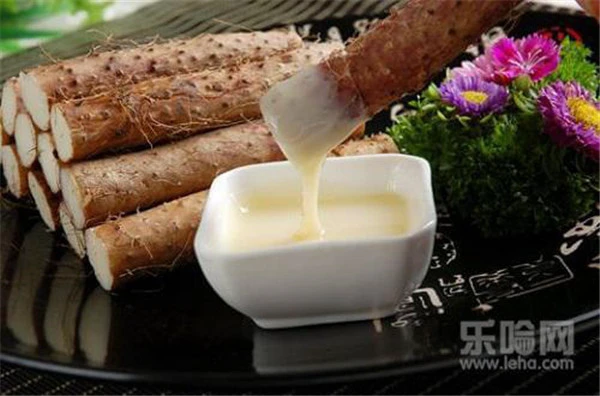 春天皮肤干燥起皮怎么办，干燥皮肤保养小技巧 护肤 第5张