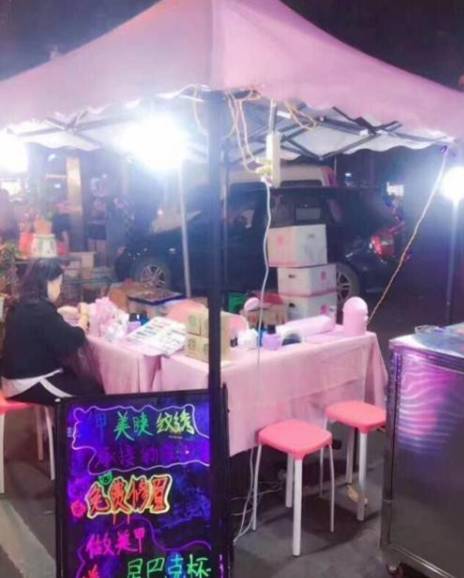 摆摊美甲如何吸引顾客 美甲 摆摊美甲 美妆 第1张