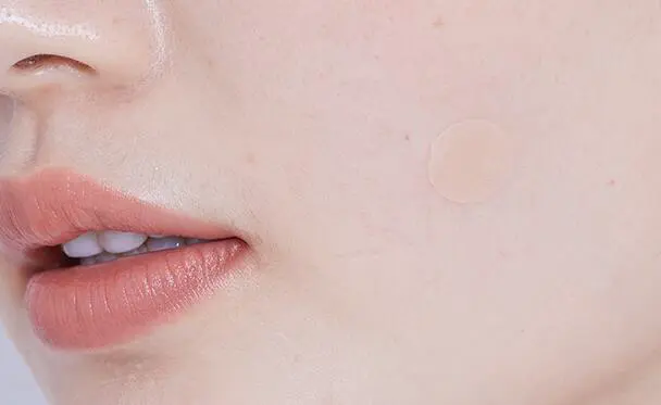 脸上有痘痘怎么化妆，痘痘肌上妆方法图片 痘痘 有痘痘怎么化妆 脸上有痘痘怎么化妆遮住教程 美妆 第3张