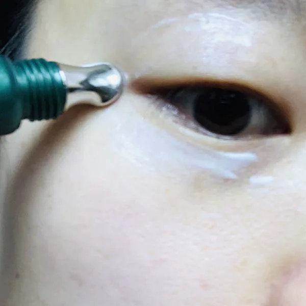 赫莲娜绿宝瓶眼霜好吗，赫莲娜绿宝瓶眼霜使用测评 赫莲娜 绿宝瓶 眼霜 第4张