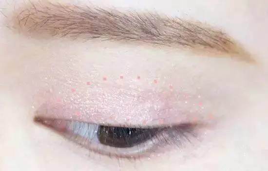 新年见长辈怎么化妆大方自然，见家长眼影妆容步骤教程图片 化妆 新年见长辈怎么化妆 新年见长辈怎么化妆大方自然步骤图片 美妆 第4张