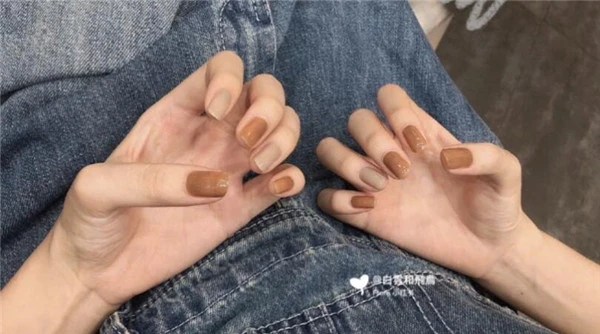 奶咖色美甲各种肤色的女孩都很适合，素面单色就超美 奶咖色 美甲 第5张