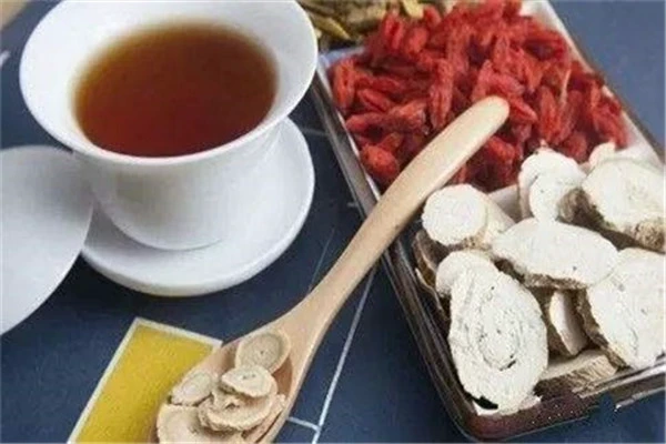 黄芪和当归结合可帮助女性补气血，治疗色斑改善月经不调 黄芪 补气血 第2张