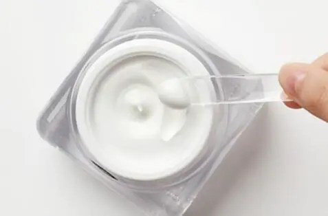 擦素颜霜算是化妆吗，素颜霜正确上妆涂抹方法 素颜霜 素颜霜上妆 素颜霜正确上妆涂抹方法 美妆 第5张