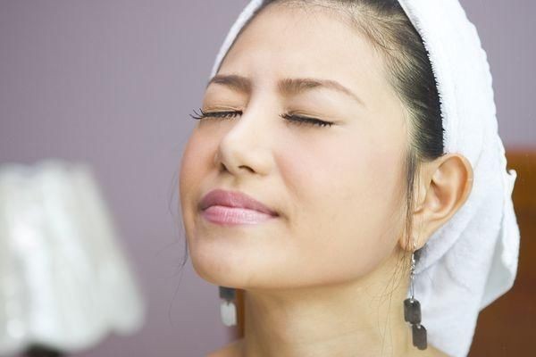 青春痘怎么办，造成脸上长痘的原因有哪些 痘痘 第1张