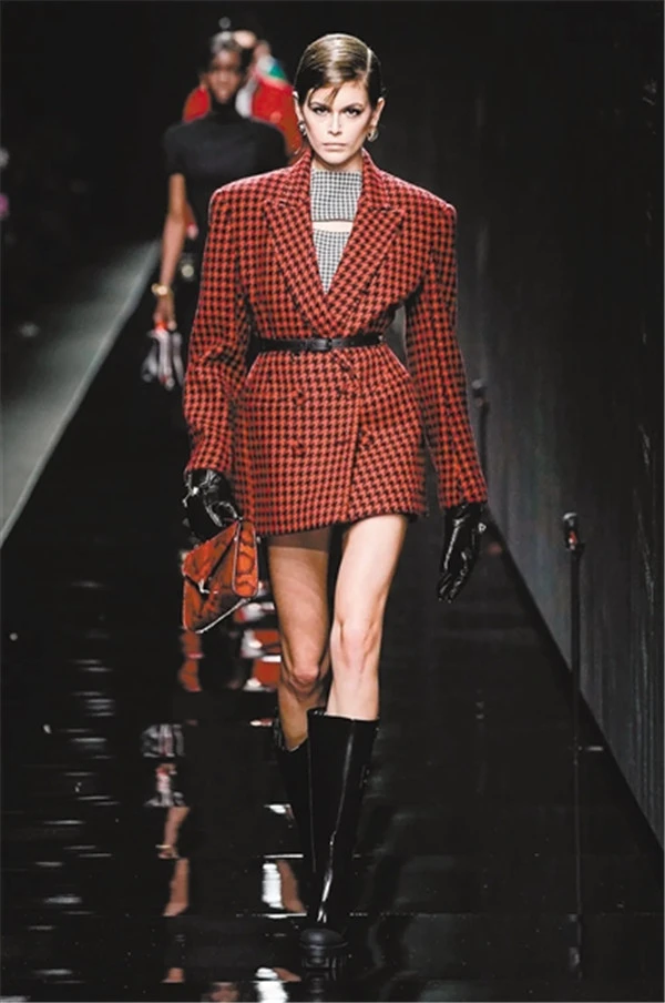 色彩机构发布秋冬流行色，烧砖啡低调庄重妆容首选 烧砖啡 流行 第2张