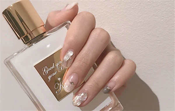 6款适合春季的美甲，健康渐变色法式美甲 美甲 法式 第3张