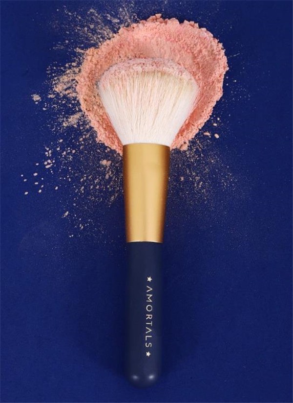 散粉刷怎么用 散粉刷 散粉刷的用法 散粉刷使用技巧 美妆 第1张 散粉刷怎么用 散粉刷 散粉刷的用法 散粉刷使用技巧 美妆 第1张