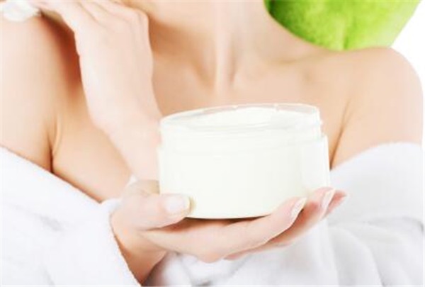 DIY丝瓜眼膜护眼，嫩滑眼部肌肤抚平眼周细纹 眼膜 护眼 第1张