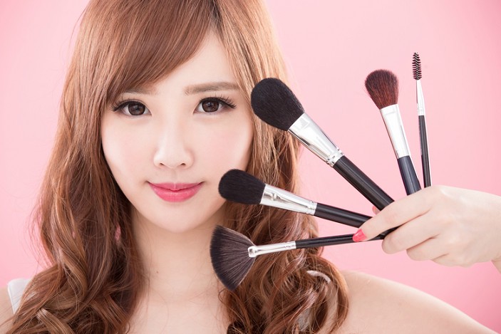 夏天化妆怎么画自然不厚粉，3/4妆容化妆技巧不会就变花脸猫 化妆 夏天化妆妆容 夏天化妆妆容怎么画自然不厚粉 美妆 第1张