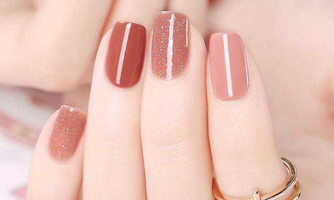 夏天做什么颜色指甲好看，2020受欢迎的美甲款式 美甲 夏季美甲 夏季受欢迎的美甲颜色 美妆 第1张