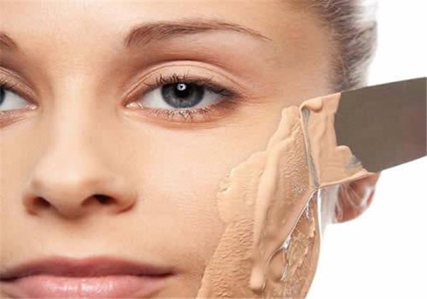 粉底液和粉饼的顺序，涂粉底液后怎样涂粉饼 护肤 第1张