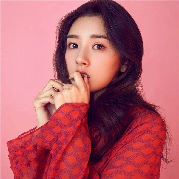 酒红色与大地色眼妆打造秋冬时尚温暖感 酒红色 大地色 第3张