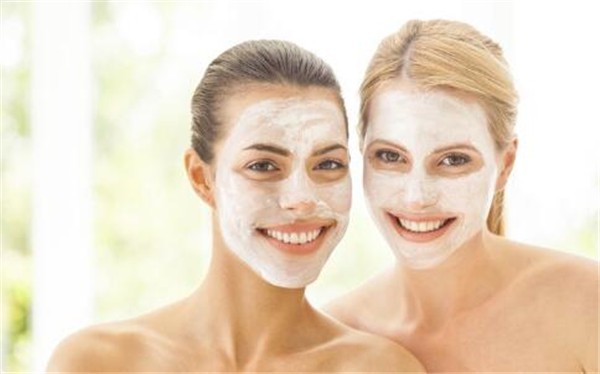 形成鱼尾纹的原因有哪些，经常日晒、洗脸水温过高等 鱼尾纹 原因 第1张