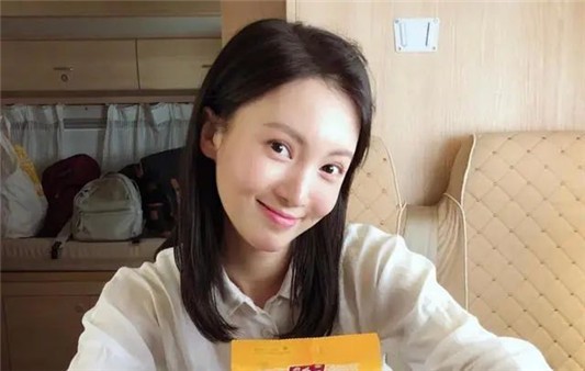 金晨才是「护肤达人」，直言黑眼圈轻了，尤其是这几个东西，绝了 护肤 第1张