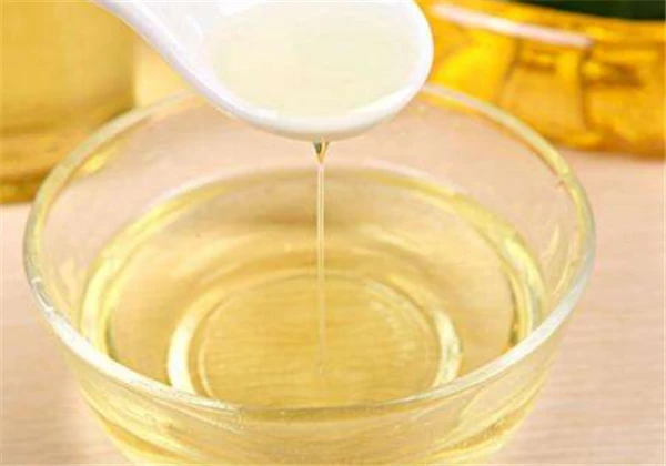 茶油擦脸会堵塞毛孔吗，用茶油擦脸有什么效果 茶油擦脸 堵塞毛孔 第2张