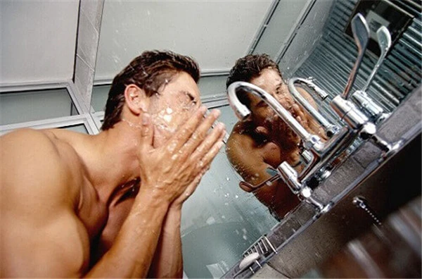 男性眼袋怎么消除 护肤 第3张