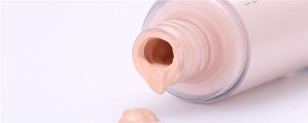 粉底加乳液抹好吗，粉底能和隔离掺和一起用吗 护肤 第1张