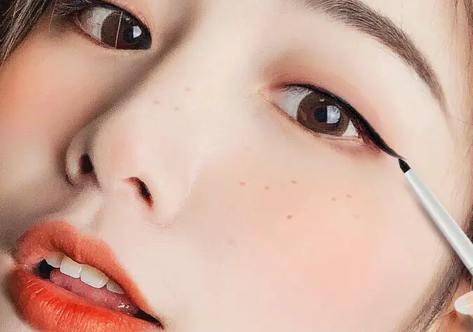 日常妆必须要画眼线吗，不同眼型的正确眼线画法 眼线 眼线画法 眼线正确画法图片 美妆 第2张