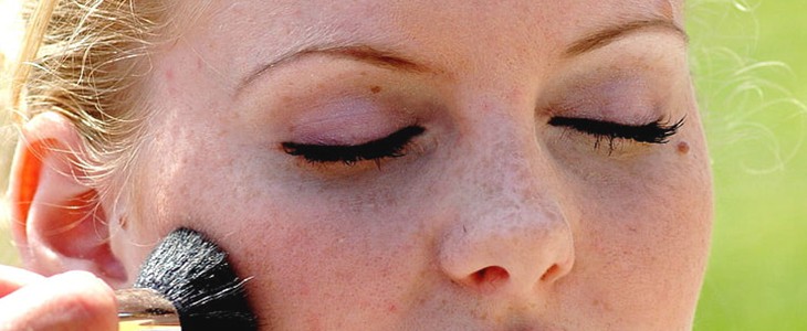 脸上起色斑怎么办 色斑 美妆 第1张 脸上起色斑怎么办 色斑 美妆 第1张