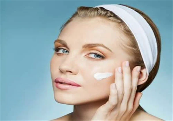 精华乳bb霜顺序是什么，分不清楚别乱用，否则不仅伤皮肤还毁妆容！ 护肤 第4张