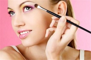 女性美容保养的误区，常年使用淡斑点产品产生红血丝