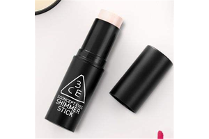 卧蚕笔怎么画卧蚕​，用卧蚕笔画卧蚕还是用修容棒