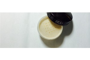 保湿粉饼和蜜粉可以只用一个吗