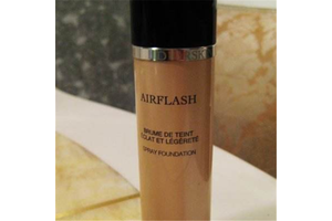 迪奥dior喷雾粉底液的用法，粉底膏和粉底液的区别