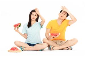 止汗露会不会染黄衣服，就让止汗露陪你过夏天