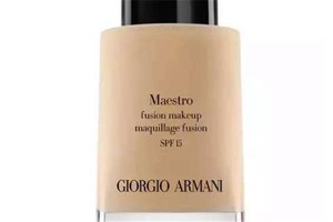 粉底液用手怎么涂抹，​粉底液是拍还是抹