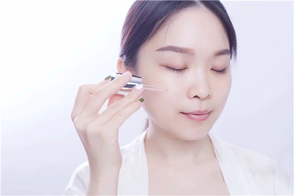 想要比同龄人老得慢,坚持这3个好习惯,皮肤会逐渐细腻有光泽