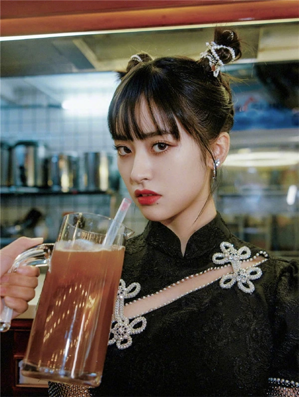 “手残”不会扎丸子头?教你3个小技巧,减龄还俏皮,解决小尴尬