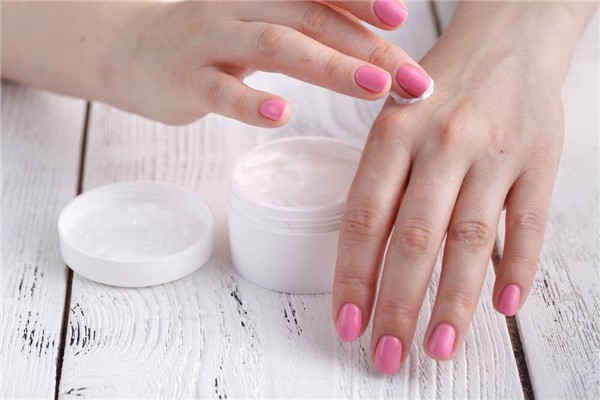 用护手霜做手膜后需不需要洗手消毒？夜里擦护手霜有哪些好处呢