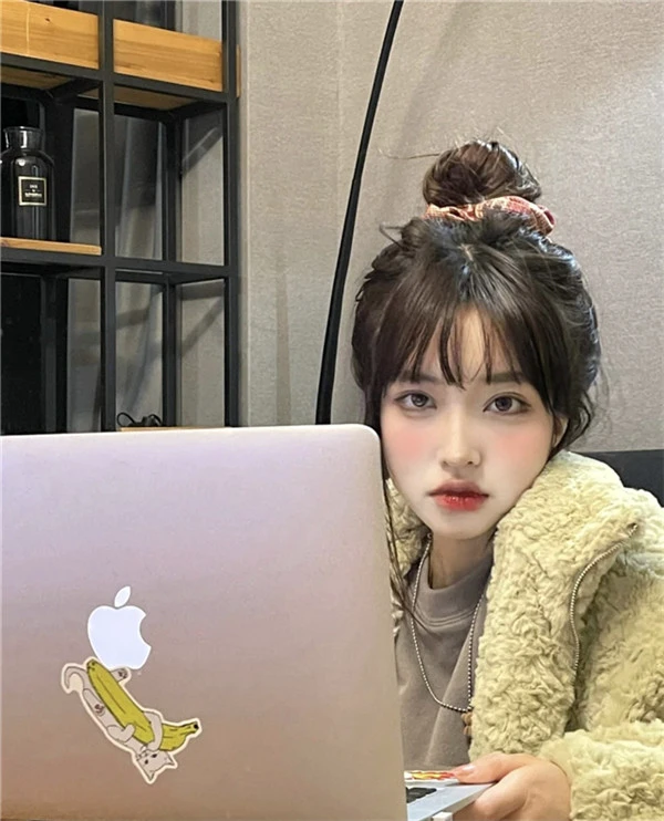 “手残”不会扎丸子头?教你3个小技巧,减龄还俏皮,解决小尴尬