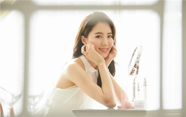 有这2种“特质”的女性，肌肤会越来越通透，不用化妆反而更美