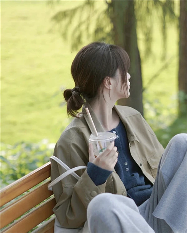 “手残”不会扎丸子头?教你3个小技巧,减龄还俏皮,解决小尴尬