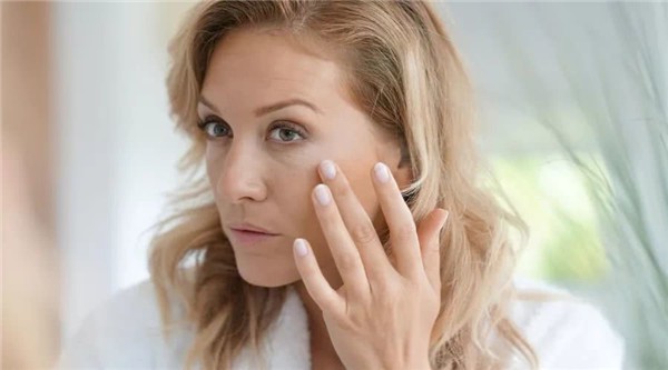 想要比同龄人老得慢,坚持这3个好习惯,皮肤会逐渐细腻有光泽