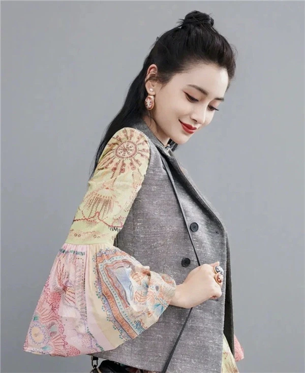 “手残”不会扎丸子头?教你3个小技巧,减龄还俏皮,解决小尴尬