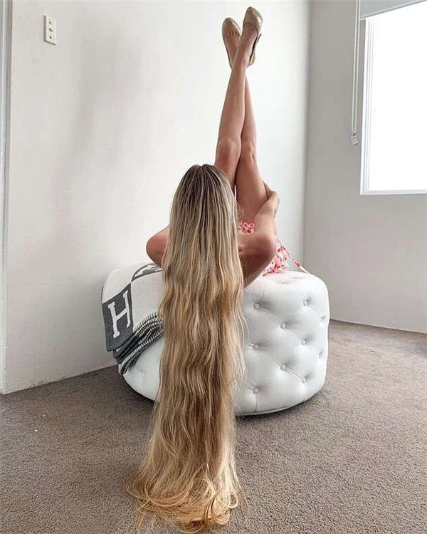 澳洲女子5年没剪头发，如今长到1米，洗后要3个小时才能干