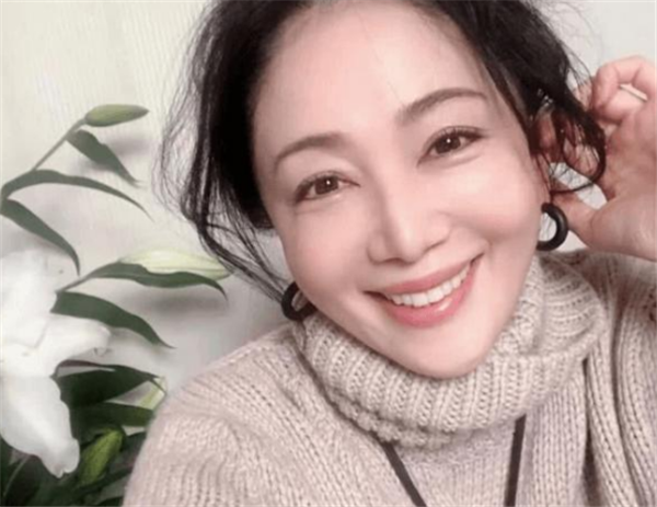 不想被叫“老女人”，4种水果要记得忌口，利于养护肌肤