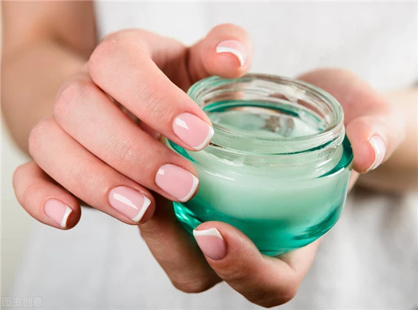 用护手霜做手膜后需不需要洗手消毒？夜里擦护手霜有哪些好处呢