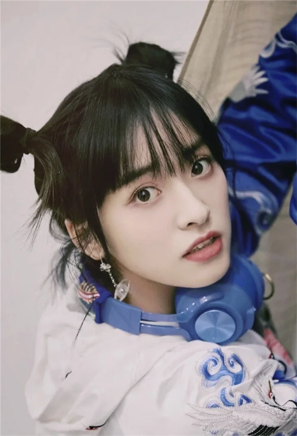 “手残”不会扎丸子头?教你3个小技巧,减龄还俏皮,解决小尴尬