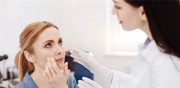 除了拍照磨皮还不够,欧美女生迷上了人工磨皮