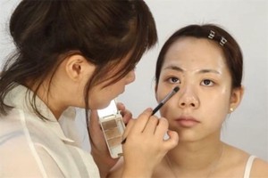 粉底氧化了是什么样的