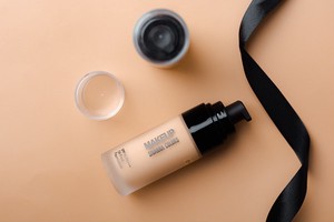 粉底液和气垫要同时用吗，粉底液和气垫的区别在哪